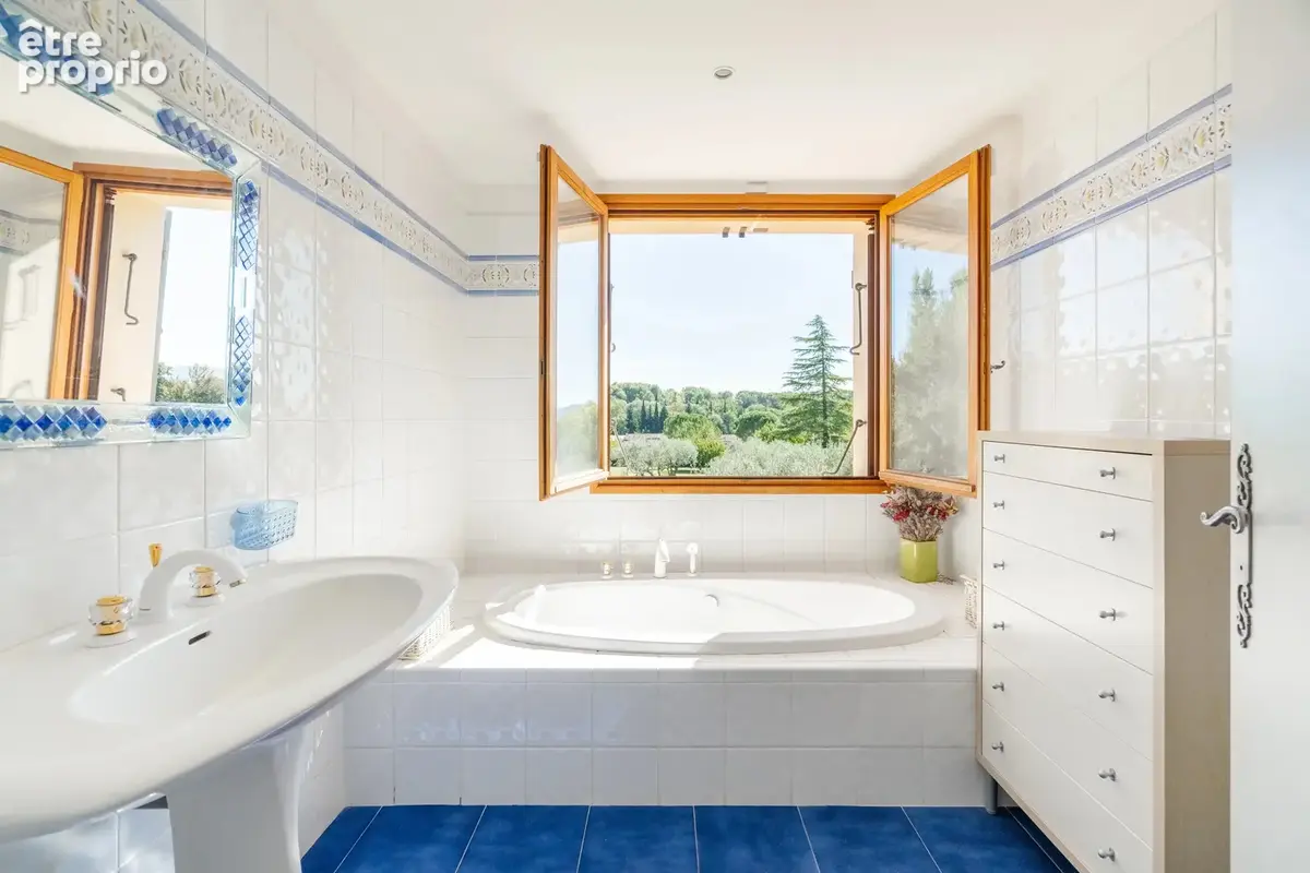 Magnifique propriété au cœur d'un domaine de 1,7 hectare - photo 10