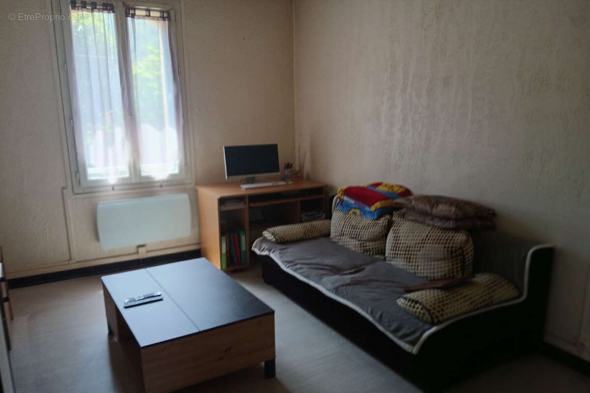 Appartement à REYNES