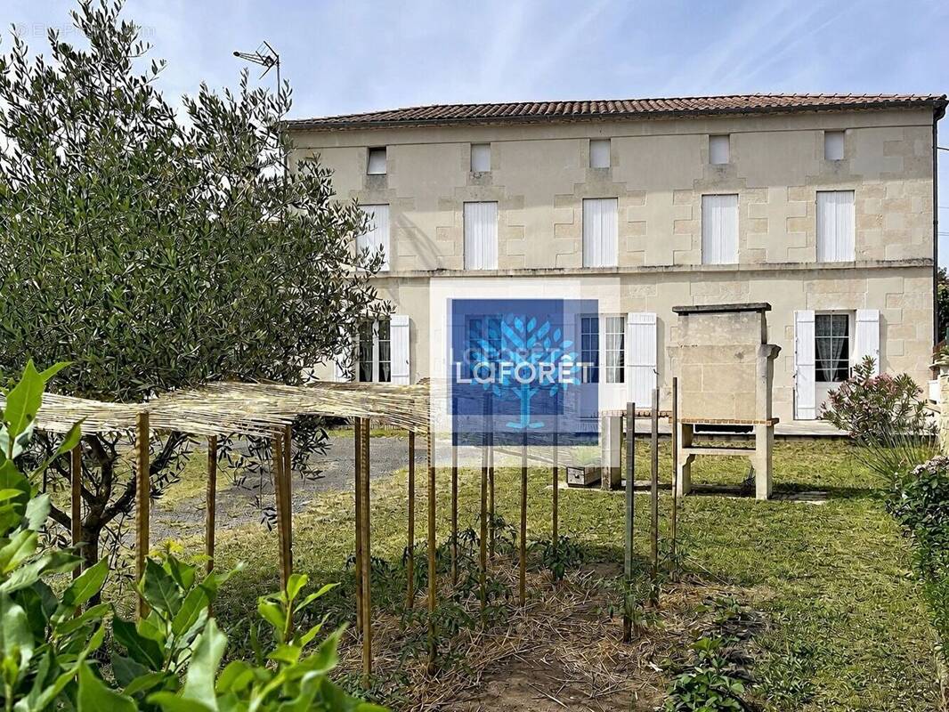 Maison à MONTENDRE