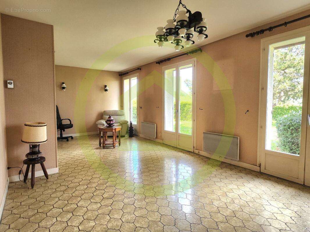 Maison à ELINCOURT-SAINTE-MARGUERITE