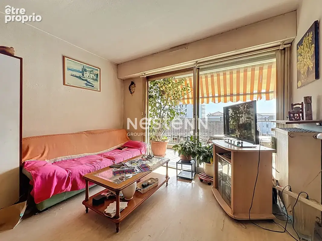 Golfe Juan - Studio - 32m² - Aperçu mer - Terrasse - Sud -  Centre ville - photo 4