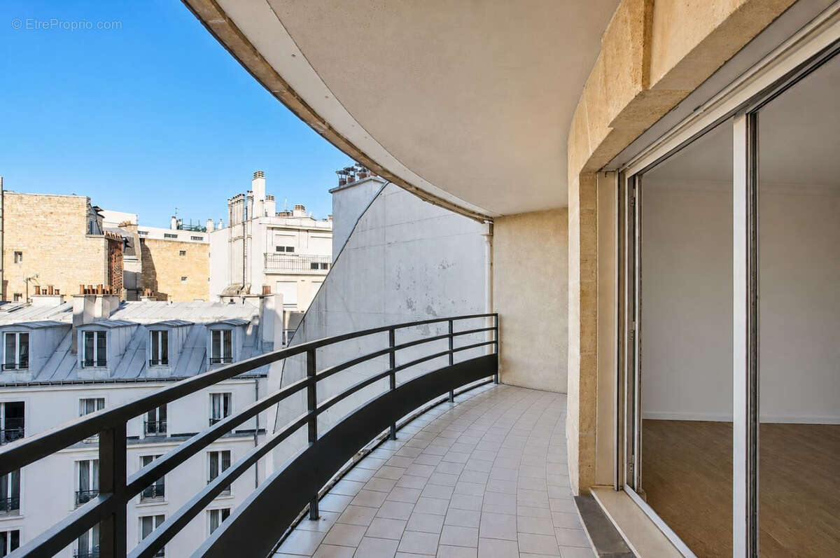 Appartement à PARIS-16E