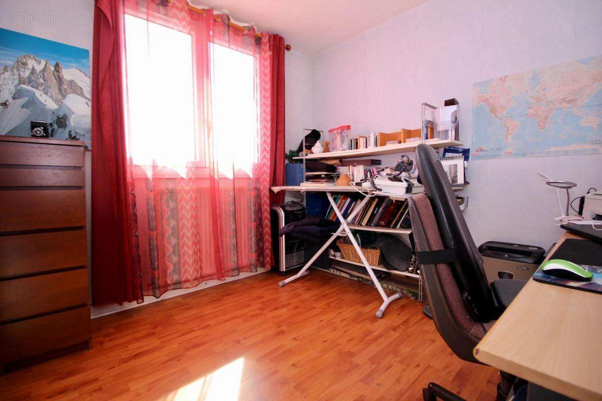 Appartement à NEAUPHLE-LE-CHATEAU