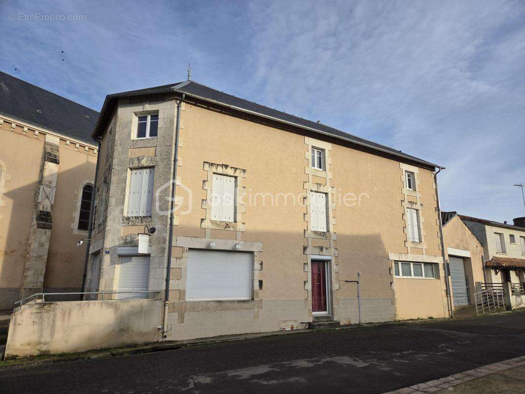 Opportunité exceptionnelle au cœur de Saint-Secondin – Immeuble mixte commerce & habitation - photo 3
