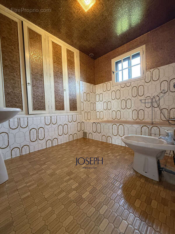Maison individuelle à rénover - centre de lalande - photo 9
