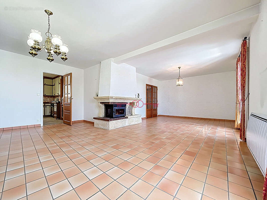 GUEUX maison de plus de 160m2 avec sous-sol et piscine sur parcelle de près de 800 m2 - photo 2