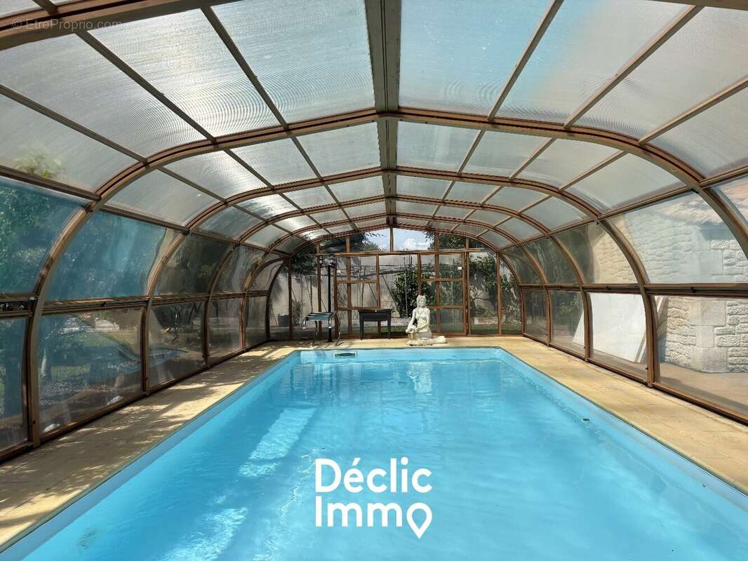 La Jarrie - Maison avec jardin, piscine, dépendances et spa - photo 2
