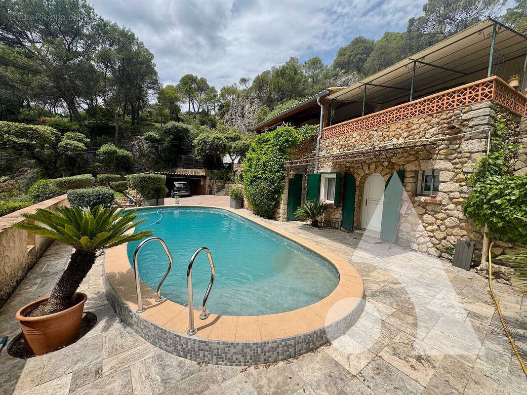 Maison à VILLECROZE