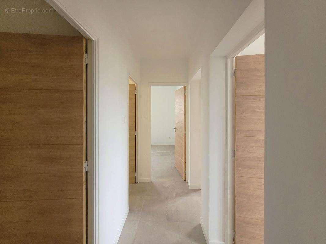 Maison à VINON-SUR-VERDON