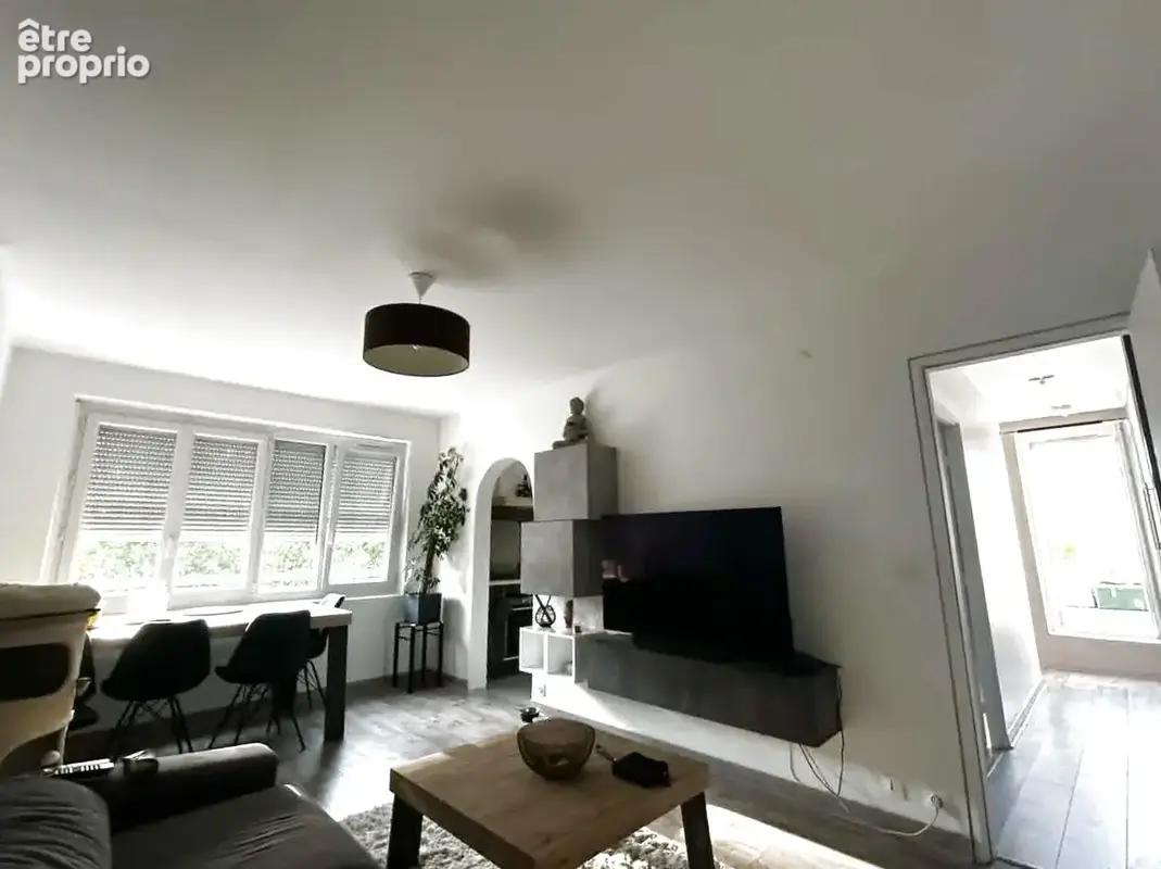 Appartement 2 pièces de 54 m2 avec exceptionnelle terrasse de 30 m2   Trappes - photo 3