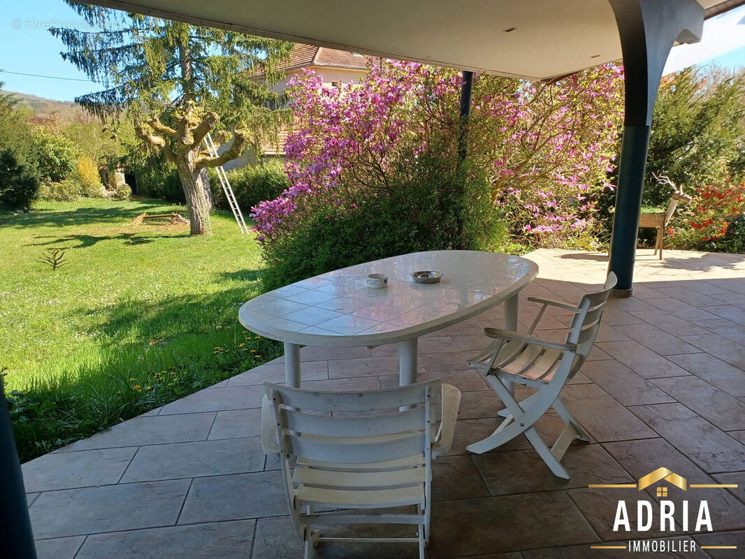 Terrasse 28 m² - Maison à DORNOT
