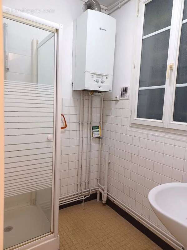 PARIS 15ème arrondissement, 3 Pièces de 43m² idéal profession libérale - photo 9
