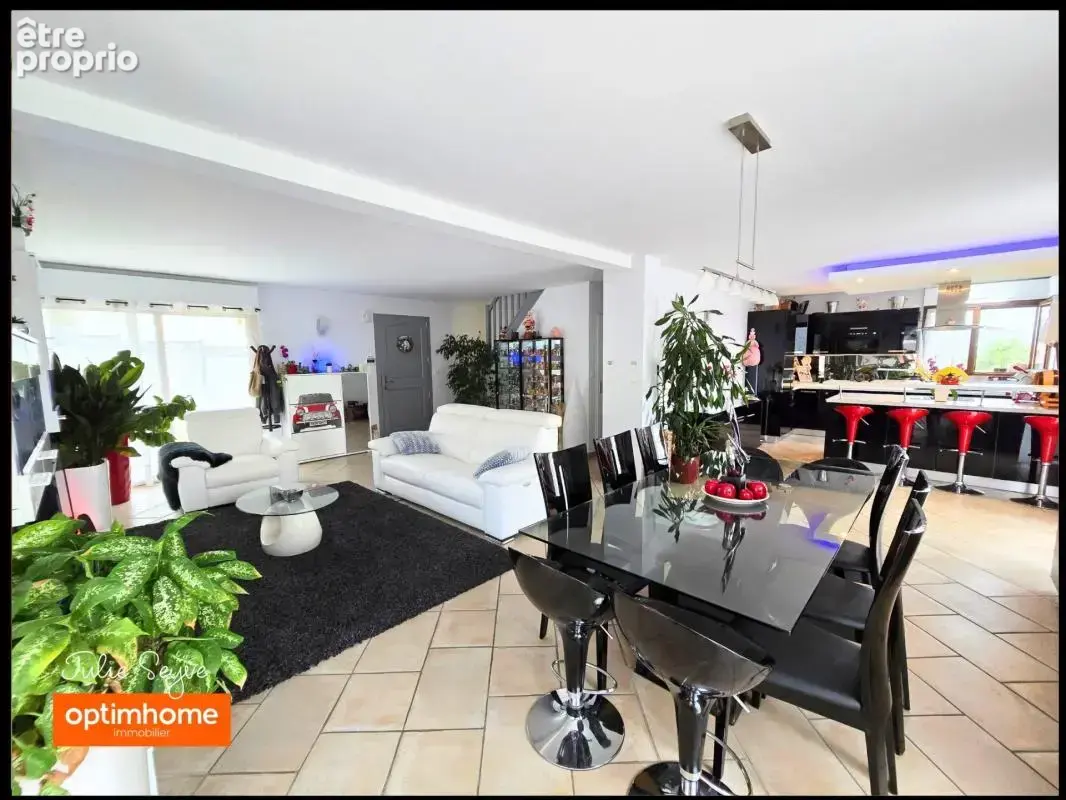 Maison familiale avec studio indépendant, terrasse exceptionnelle, garage, carport et vue dégagée – Chevrier - photo 5