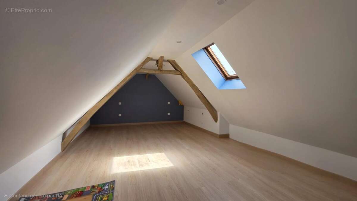 Maison à CREVECOEUR-LE-GRAND
