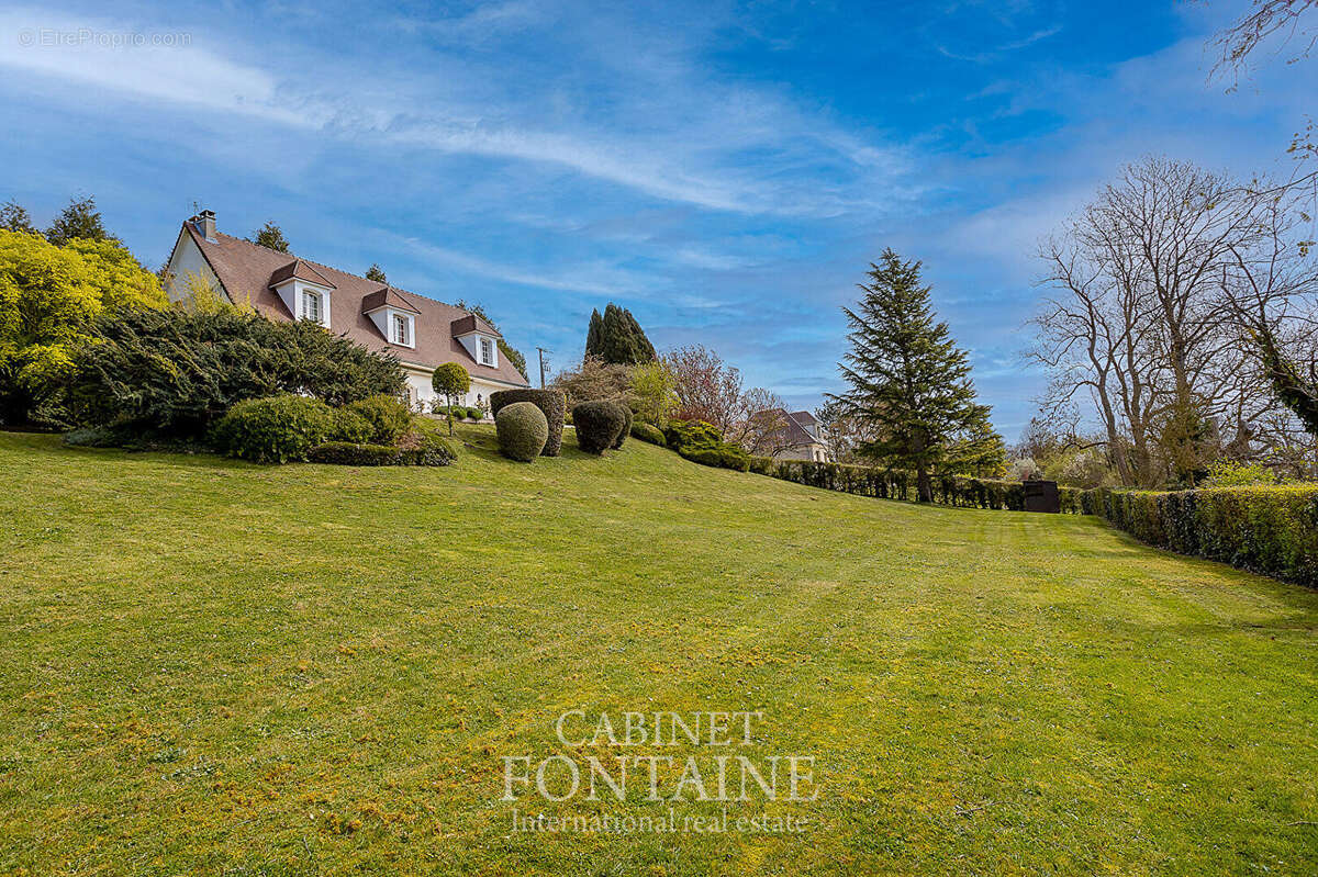 Maison à LE MONT-SAINT-ADRIEN