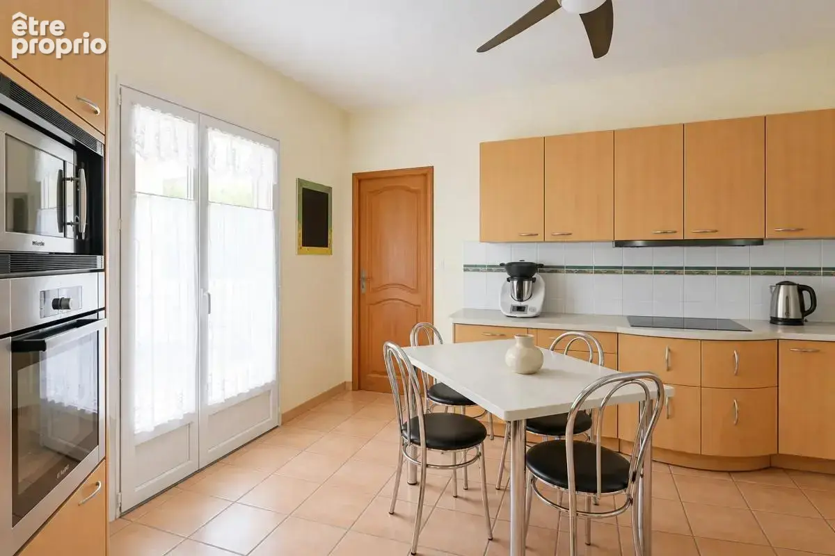 Maison de 6 pièces de 160 m² à Rodilhan - photo 4
