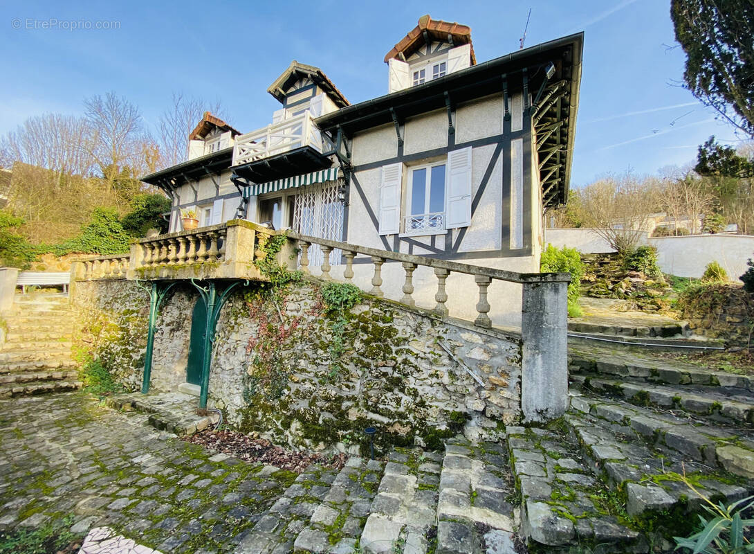 Maison à CHENNEVIERES-SUR-MARNE