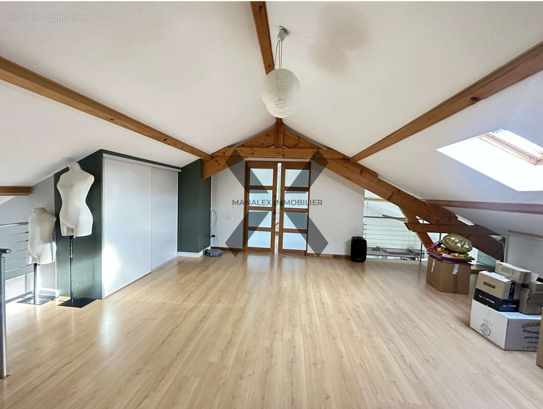 Maison à COMMELLE-VERNAY