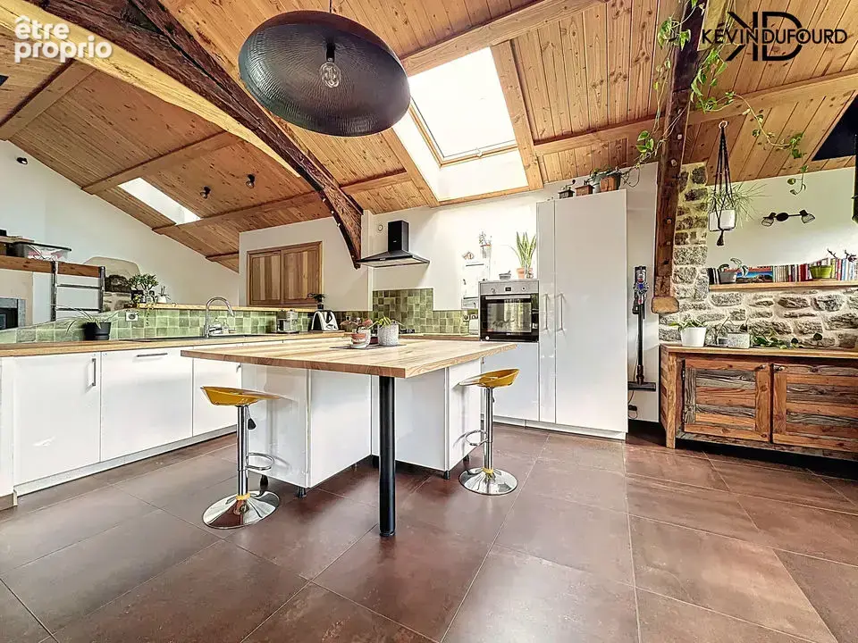 Maison avec gîte de 140m²  sur un terrain de 1,9 Hectares à - photo 3