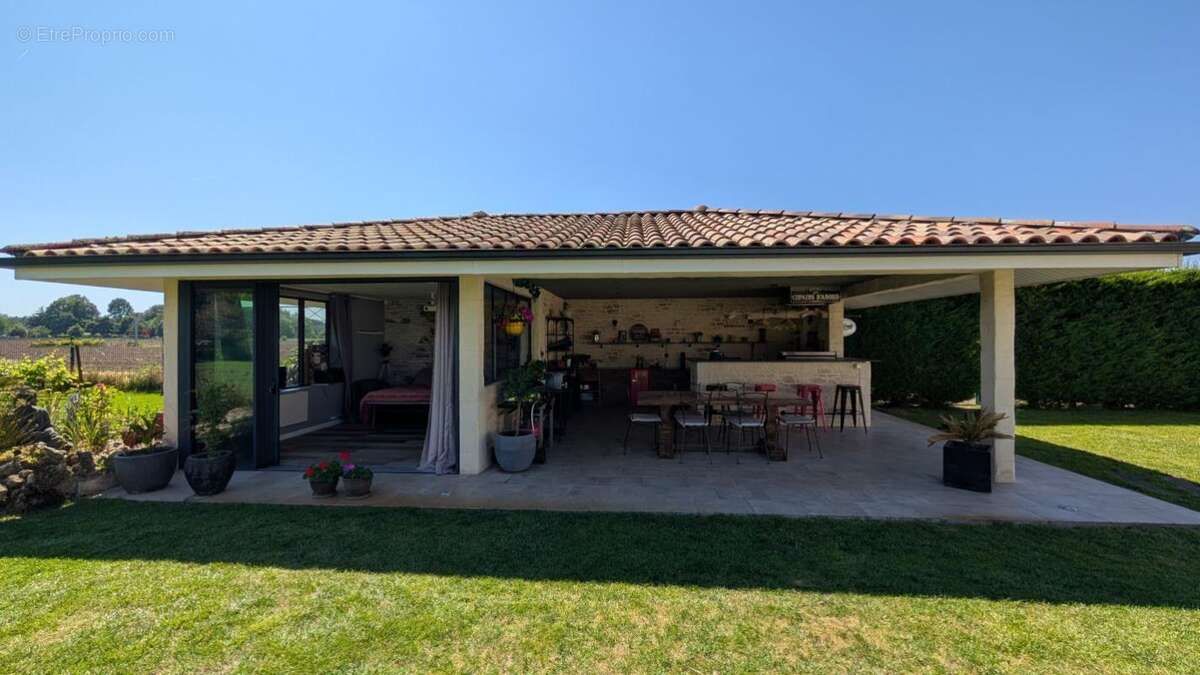 Maison 225 m² à Saint-Geours-De-Maremne  - photo 3