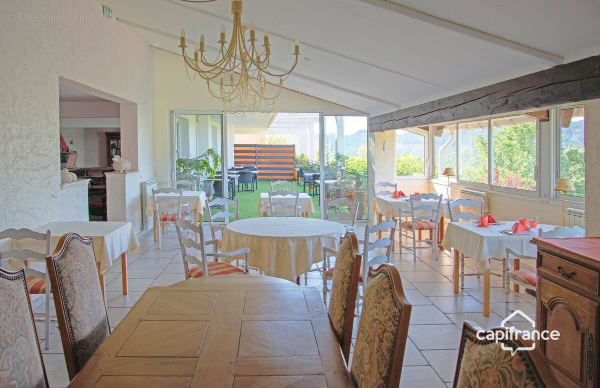 Maison d'hôtes de charme avec piscine à vendre à BAGNOLS EN FORET (83) - photo 5