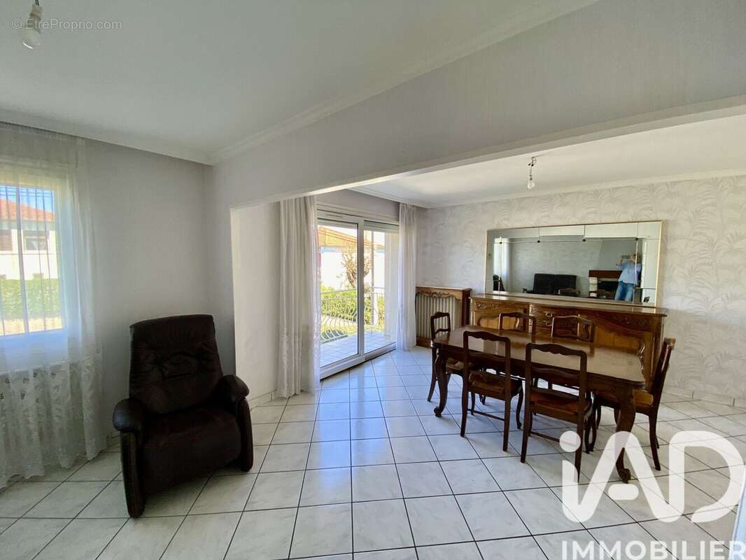 Photo 6 - Maison à SAINT-GENEST-LERPT