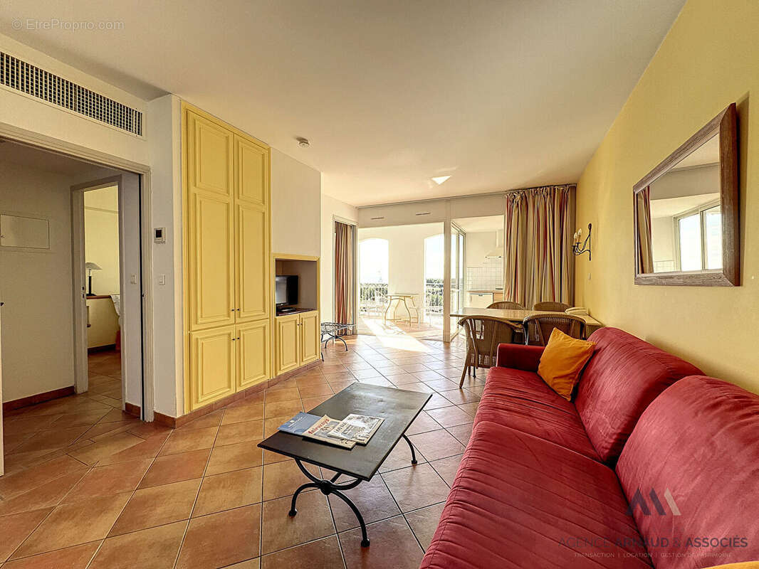 Appartement à SAINT-CYR-SUR-MER