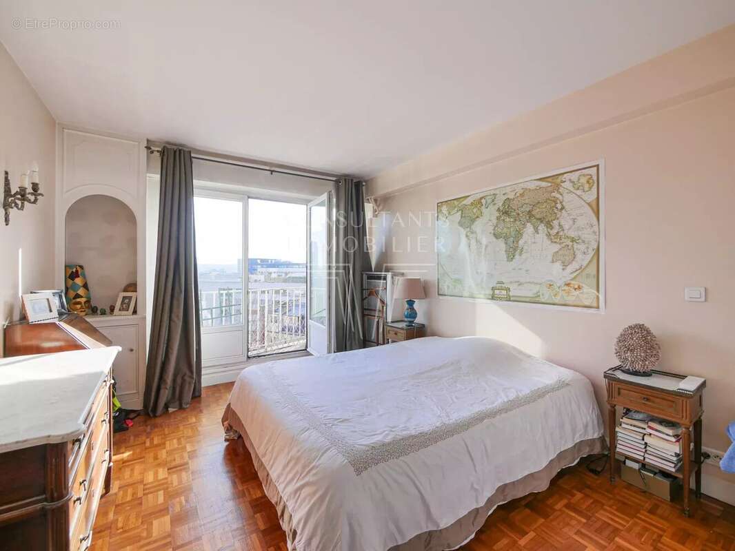 Appartement à PARIS-16E