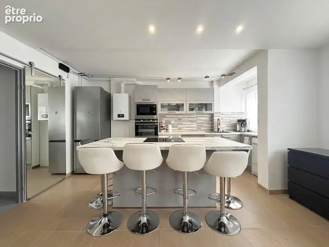 À vendre   bel appartement traversant 3 pièces   71,57 m2 - photo 2