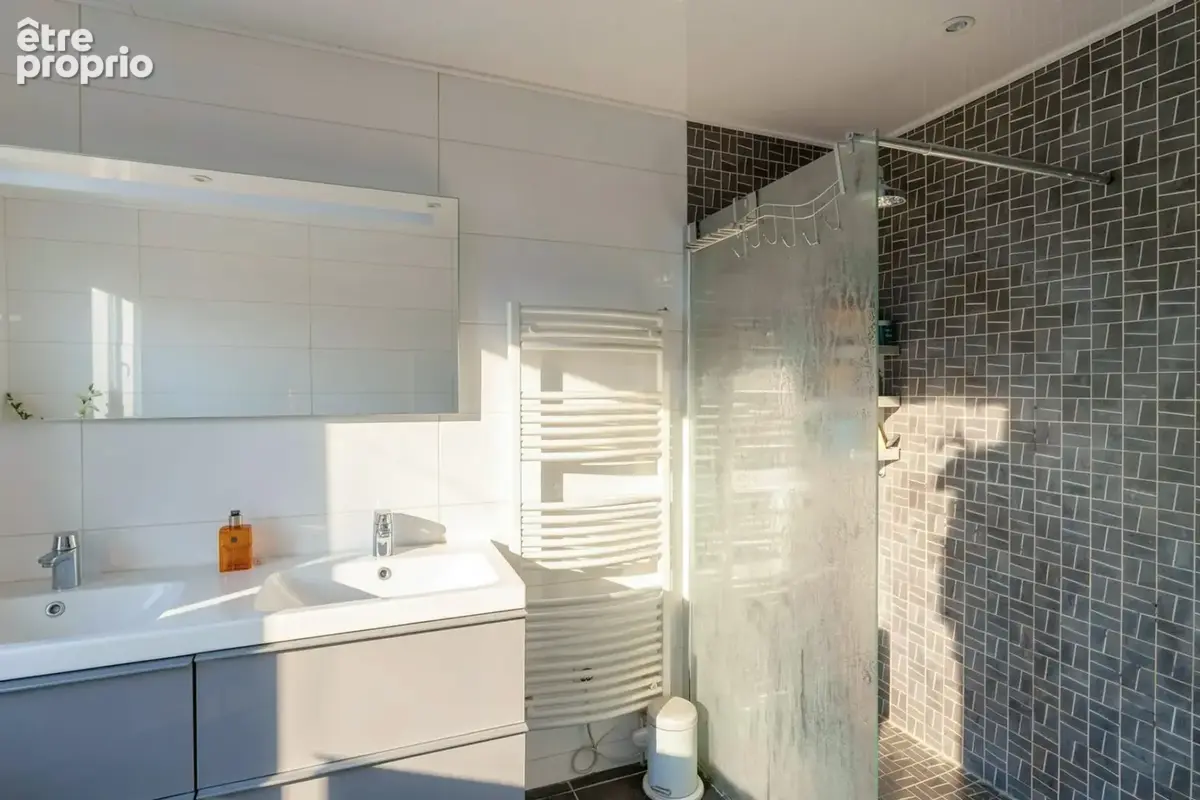 Maison 6 pièces 145 m² à vendre à Saint-Priest (69800) - photo 9