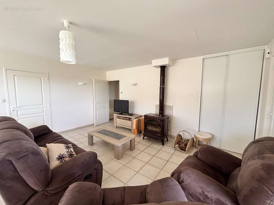 Maison à SAINT-BONNET-DES-BRUYERES