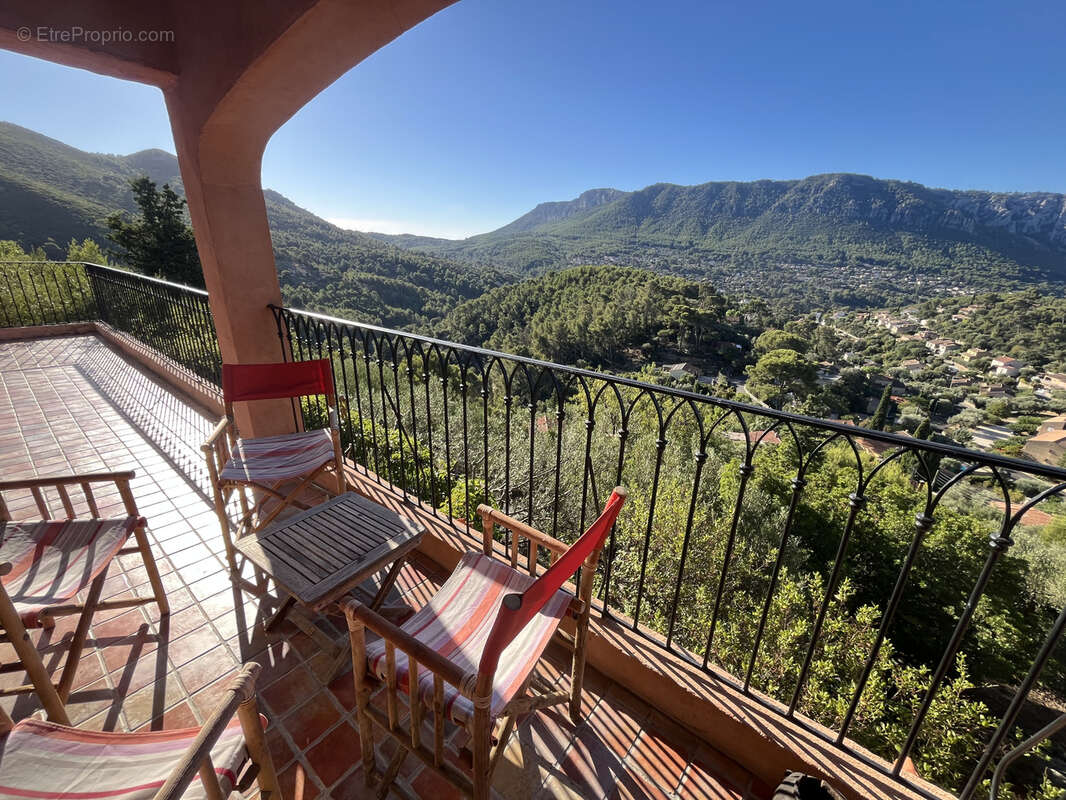 Maison à LE REVEST-LES-EAUX