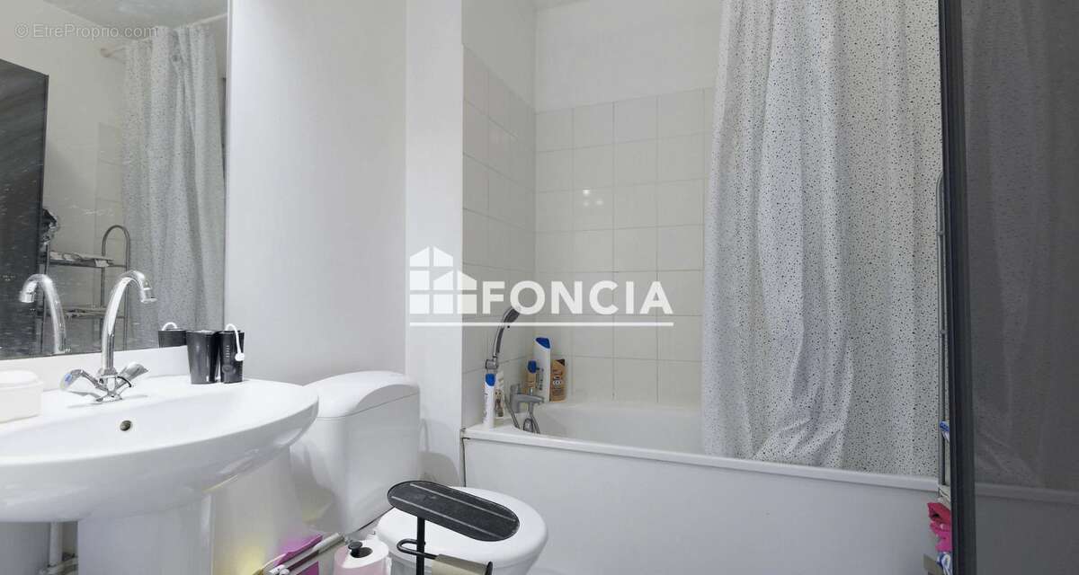 Appartement à COMBS-LA-VILLE