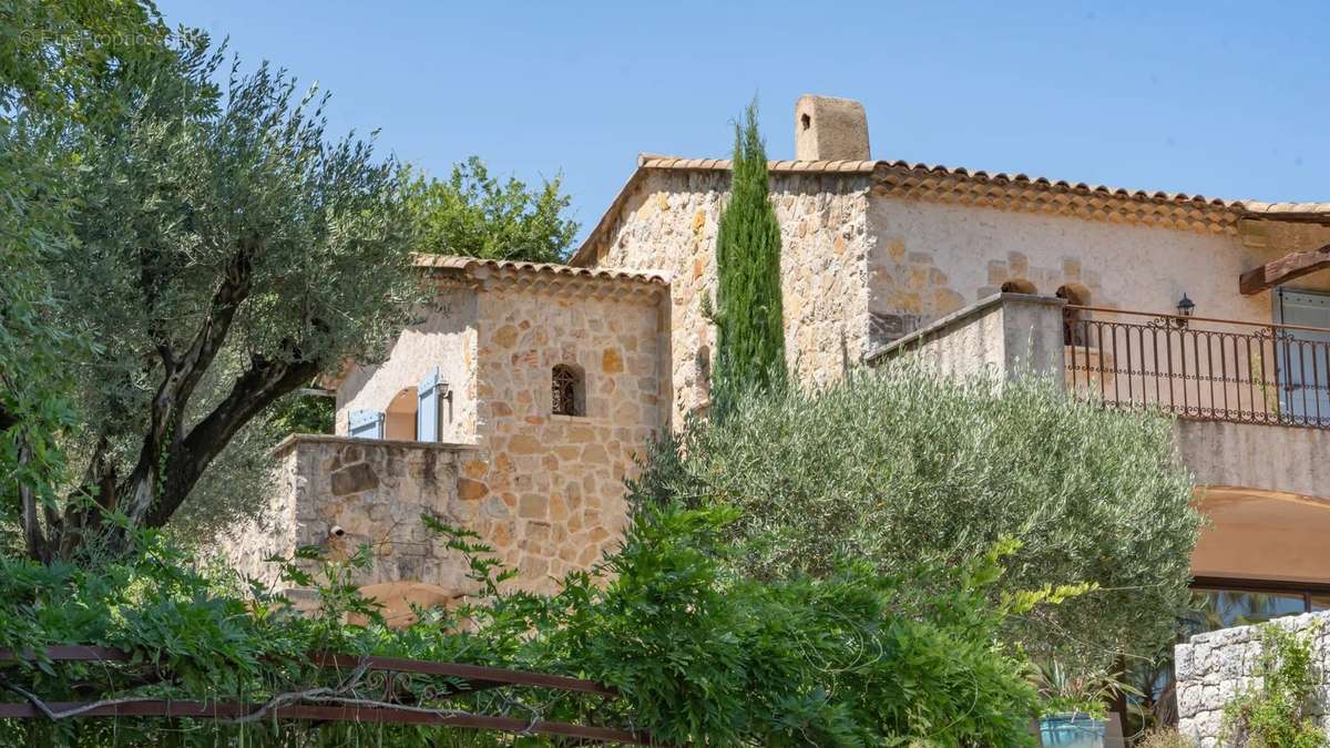 Maison à ROQUEFORT-LES-PINS