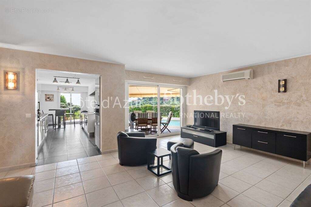 Appartement à MANDELIEU-LA-NAPOULE