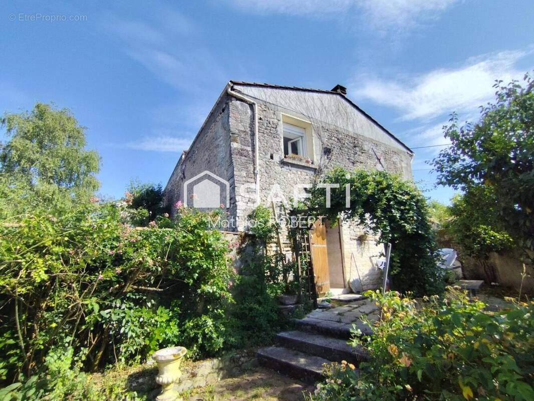 Photo 1 - Maison à CHAMPNIERS