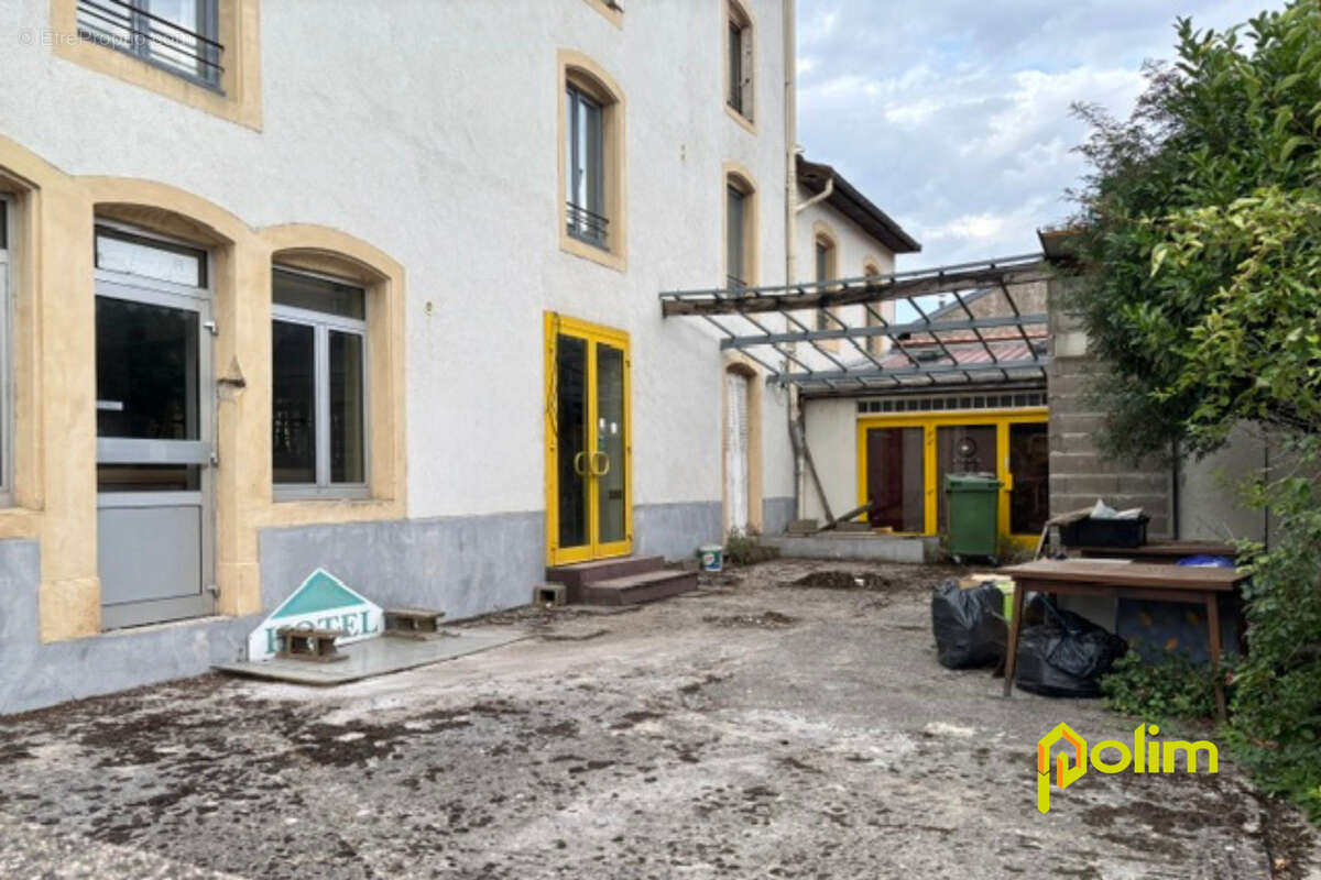 IMMEUBLE bien placé / ancien hôtel restaurant / 360 m2 - photo 2