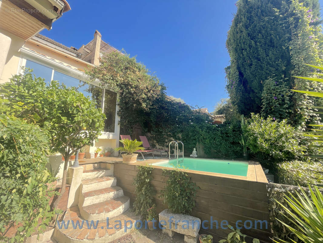 HAUT DE CAGNES Adorable maison de village 2/3 chambres jardin piscine - photo 2