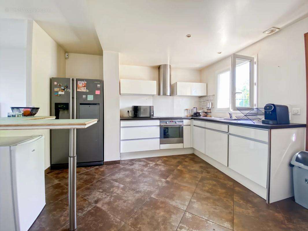 Maison de 4 pièces de 100 m² à Saint-Cyr-l'École - photo 4