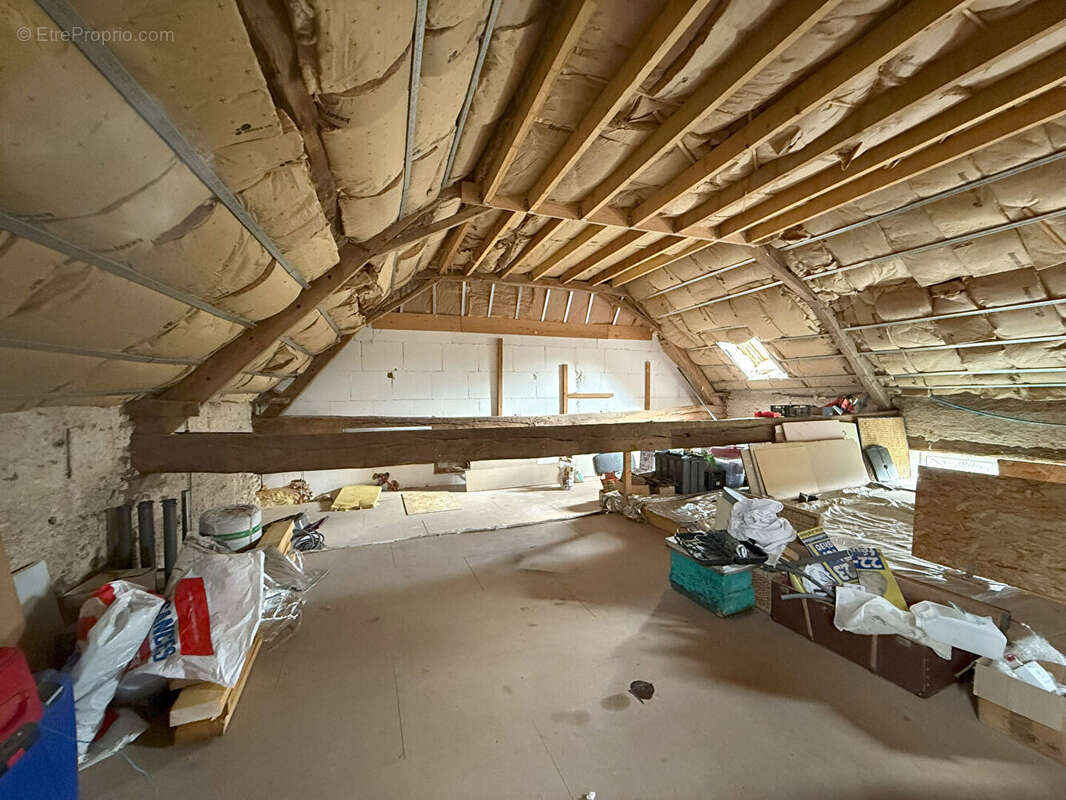 Maison à BELLENAVES