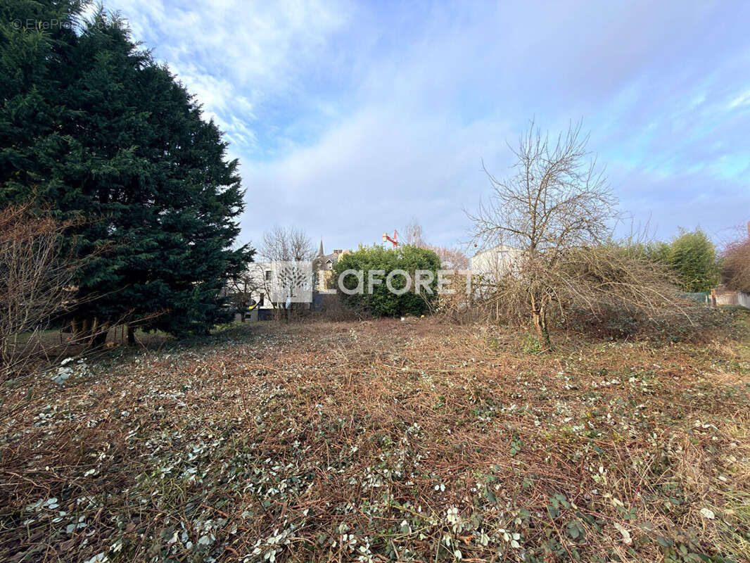 Terrain à VITRY-SUR-ORNE