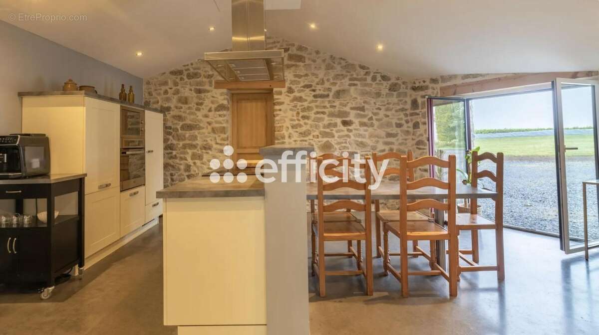 Maison 157 m² à Aigrefeuille-Sur-Maine  - photo 10