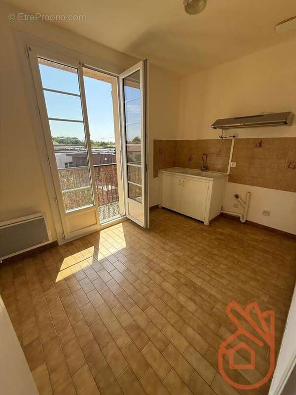 Pavillon de 140 m² divisé en 2 appartements de 2 et 4 pièces avec jardin et garage - photo 4