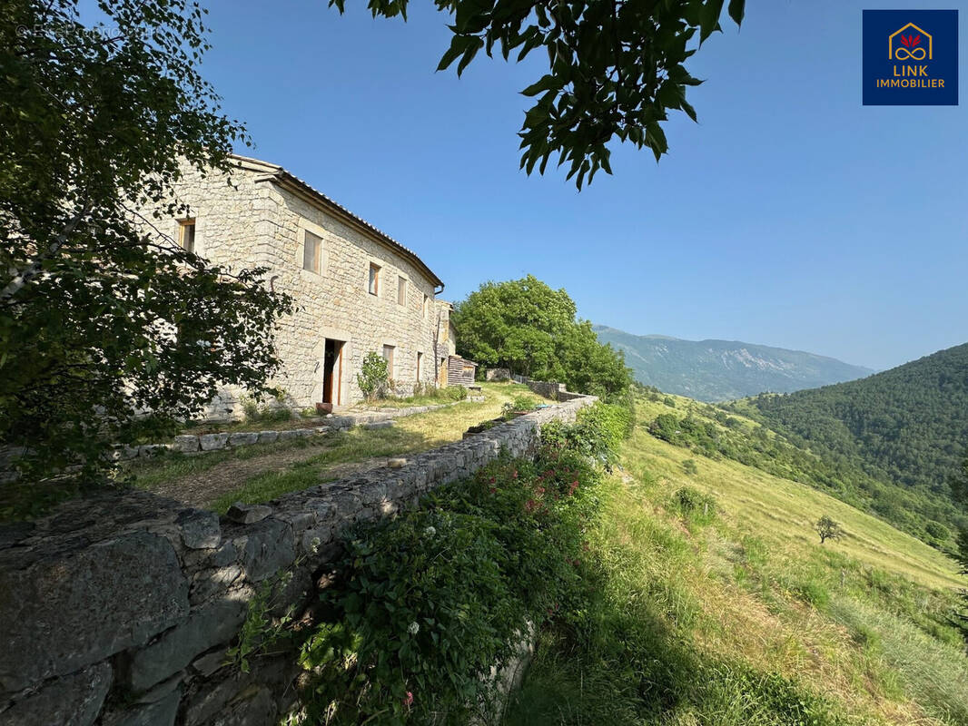Maison à BEZAUDUN-SUR-BINE