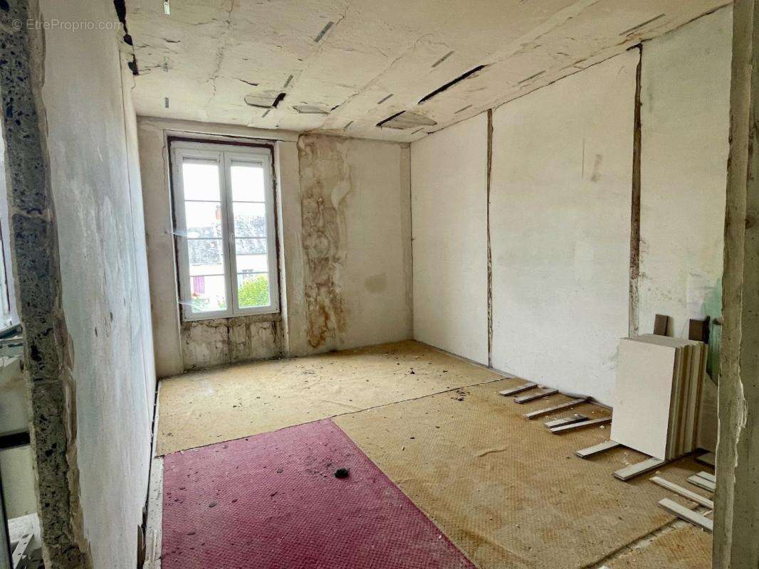Appartement à CROZANT