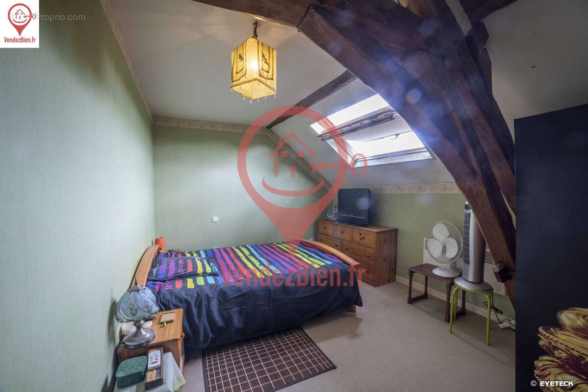 Maison à MOULINS-SUR-YEVRE