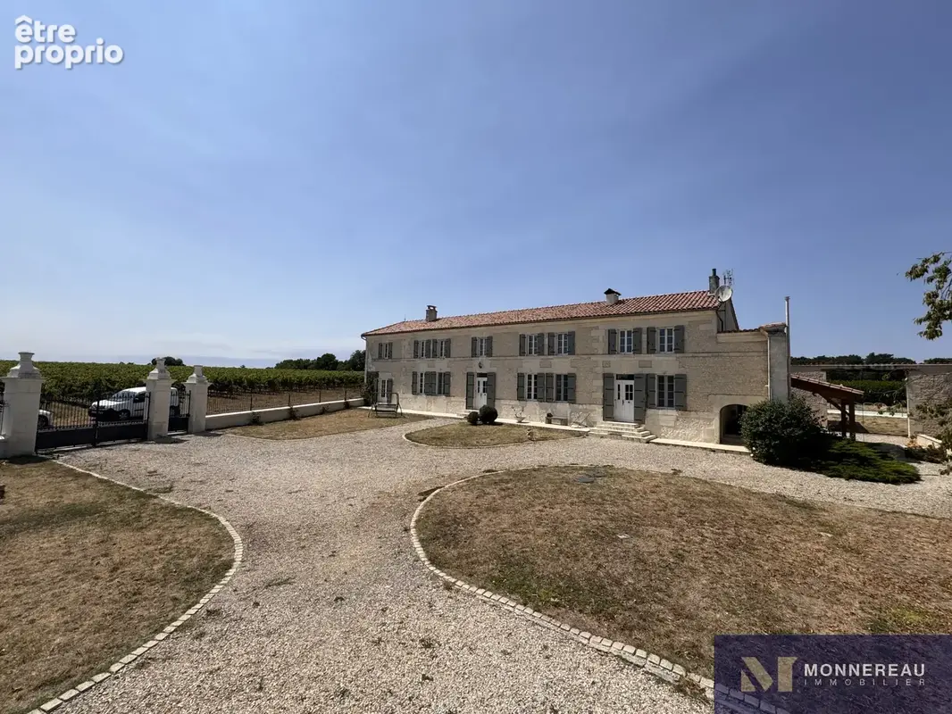 Demeure en pierre renovee avec piscine, jardin et annexe - photo 24
