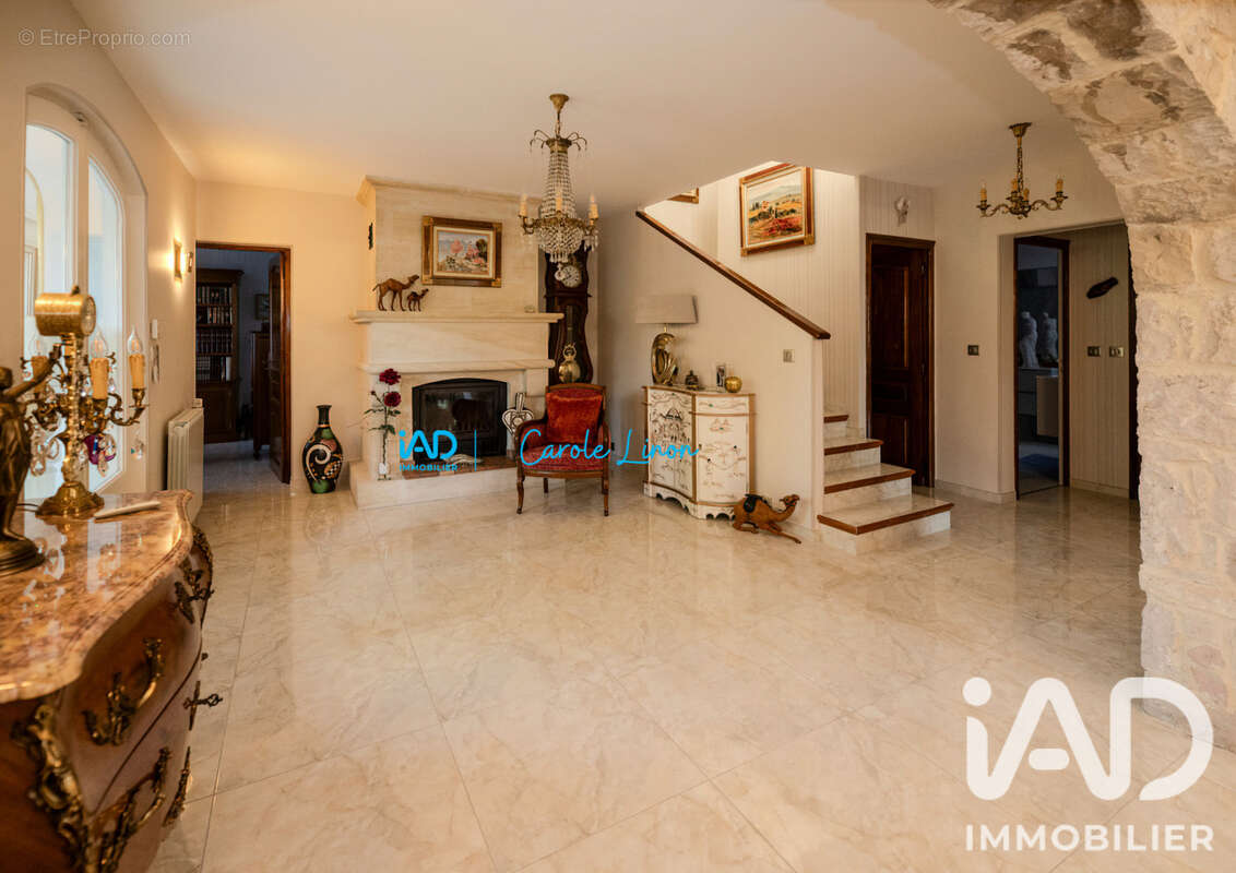 Maison 245 m² à Rochefort-Du-Gard  - photo 9