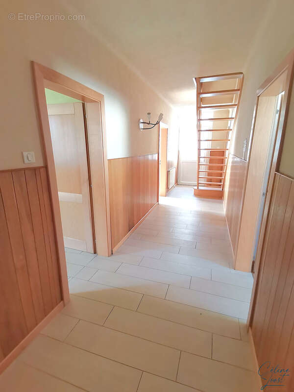 Propriété composée d'une maison principale et dépendances sur 34 ares ! - photo 8