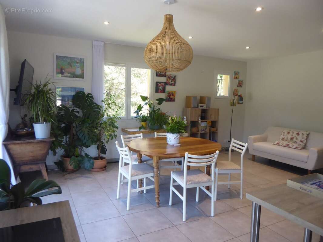 Maison à SICCIEU-SAINT-JULIEN-ET-CARISIEU